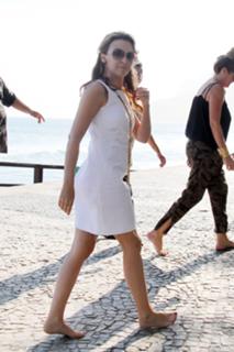 Kylie Minogue feet photo thumbnail