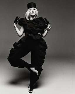 Kylie Minogue feet photo thumbnail