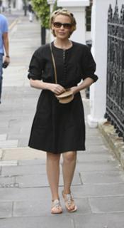 Kylie Minogue feet photo thumbnail