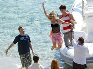 Kylie Minogue feet photo thumbnail