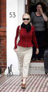 Kylie Minogue feet photo thumbnail