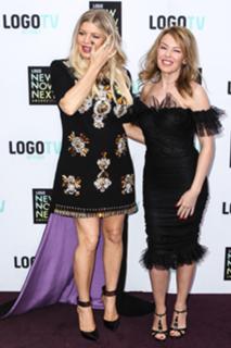 Kylie Minogue feet photo thumbnail