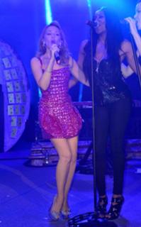 Kylie Minogue feet photo thumbnail