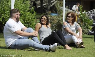 Kym Marsh feet photo thumbnail