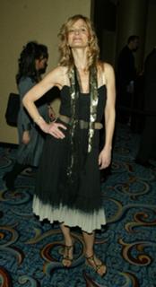 Kyra Sedgwick feet photo thumbnail