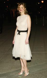 Kyra Sedgwick feet photo thumbnail