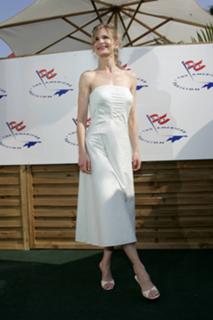 Kyra Sedgwick feet photo thumbnail