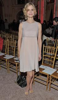 Kyra Sedgwick feet photo thumbnail