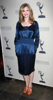 Kyra Sedgwick feet photo thumbnail