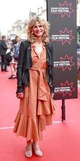 Kyra Sedgwick feet photo thumbnail