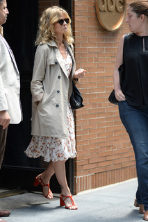 Kyra Sedgwick feet photo thumbnail