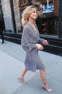 Kyra Sedgwick feet photo thumbnail