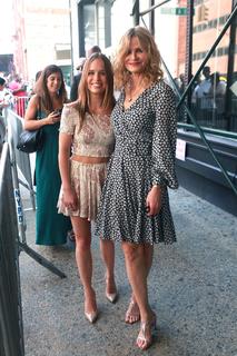 Kyra Sedgwick feet photo thumbnail