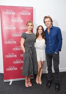 Kyra Sedgwick feet photo thumbnail