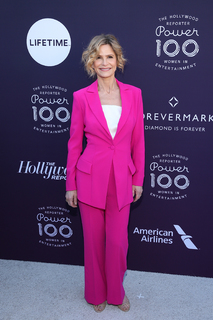 Kyra Sedgwick feet photo thumbnail