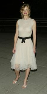 Kyra Sedgwick feet photo thumbnail