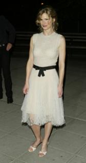 Kyra Sedgwick feet photo thumbnail