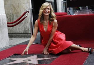 Kyra Sedgwick feet photo thumbnail