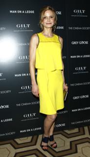 Kyra Sedgwick feet photo thumbnail