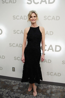 Kyra Sedgwick feet photo thumbnail