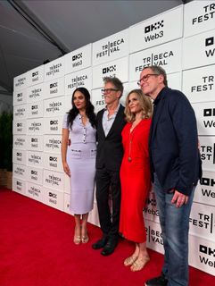 Kyra Sedgwick feet photo thumbnail