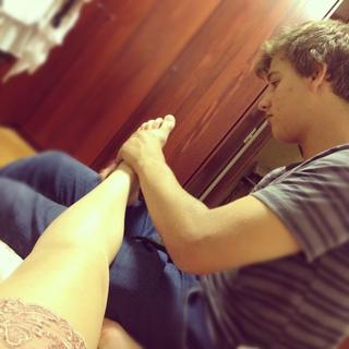 Kéfera Buchmann feet photo thumbnail