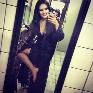 Kéfera Buchmann feet photo thumbnail
