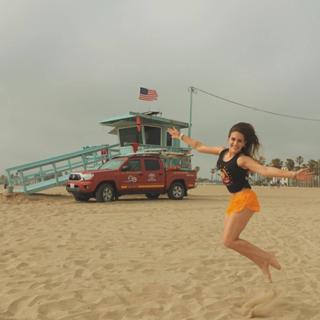 Kéfera Buchmann feet photo thumbnail