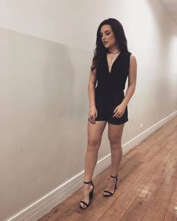 Kéfera Buchmann feet photo thumbnail