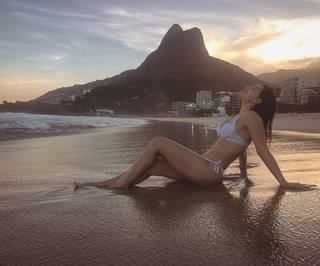 Kéfera Buchmann feet photo thumbnail