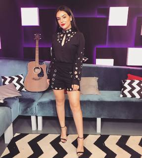 Kéfera Buchmann feet photo thumbnail