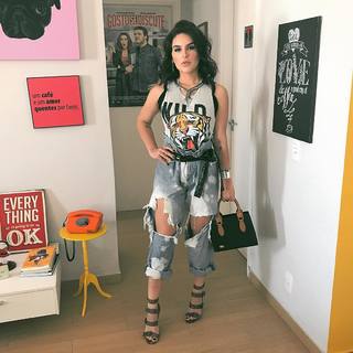 Kéfera Buchmann feet photo thumbnail