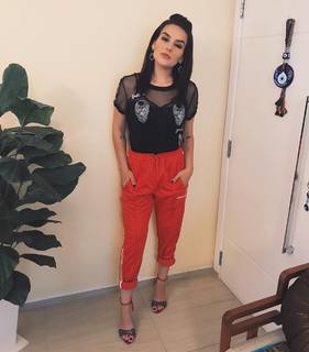 Kéfera Buchmann feet photo thumbnail