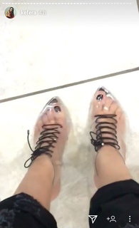 Kéfera Buchmann feet photo thumbnail