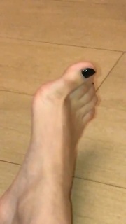 Kéfera Buchmann feet photo thumbnail