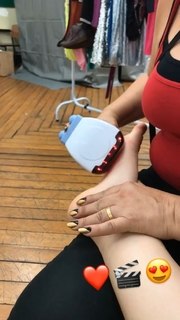 Kéfera Buchmann feet photo thumbnail