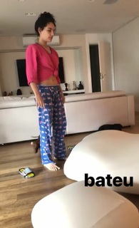 Kéfera Buchmann feet photo thumbnail