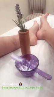 Kéfera Buchmann feet photo thumbnail
