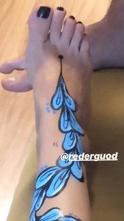 Kéfera Buchmann feet photo thumbnail