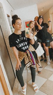 Kéfera Buchmann feet photo thumbnail