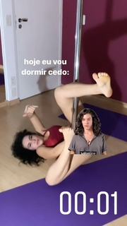 Kéfera Buchmann feet photo thumbnail