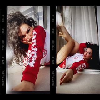 Kéfera Buchmann feet photo thumbnail