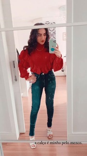Kéfera Buchmann feet photo thumbnail