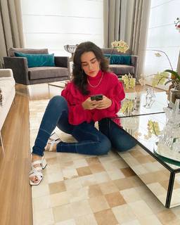 Kéfera Buchmann feet photo thumbnail