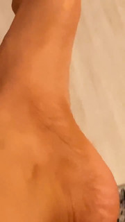 Kéfera Buchmann feet photo thumbnail
