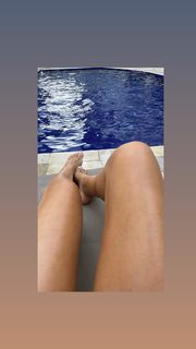 Kéfera Buchmann feet photo thumbnail