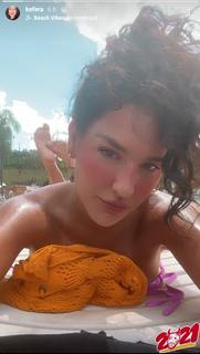 Kéfera Buchmann feet photo thumbnail