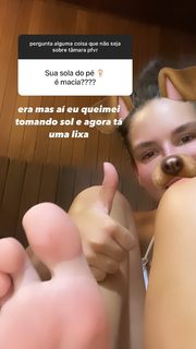 Kéfera Buchmann feet photo thumbnail