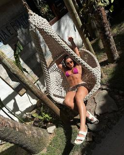 Kéfera Buchmann feet photo thumbnail