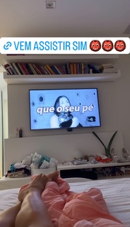 Kéfera Buchmann feet photo thumbnail